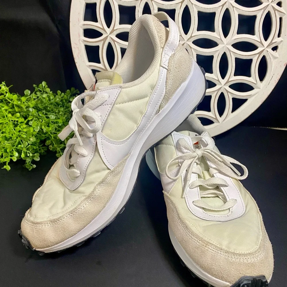 Men’s Nike Waffle Cream‎ and White Sneakers